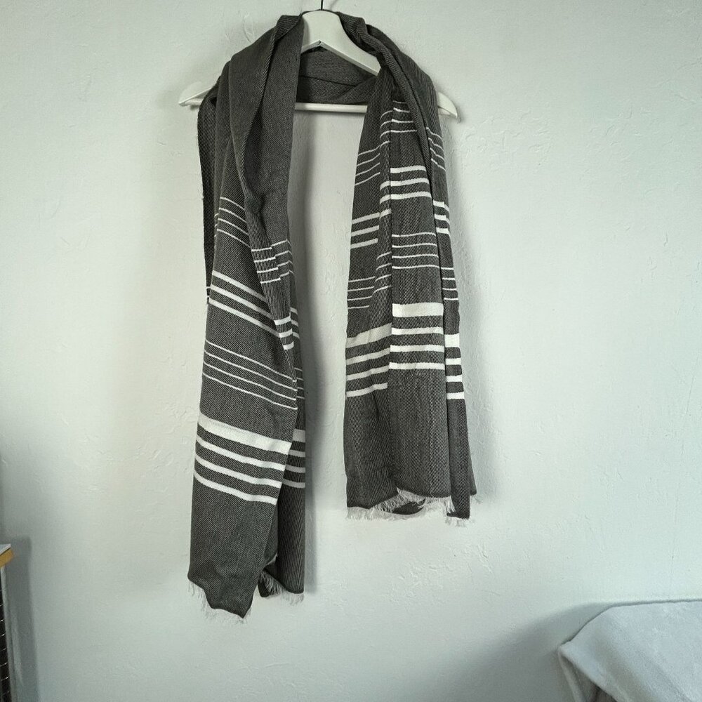 J.CREW Womens Chic Striped Cape Wrap Scarf Poncho Grey Striped Fringe H0129 New